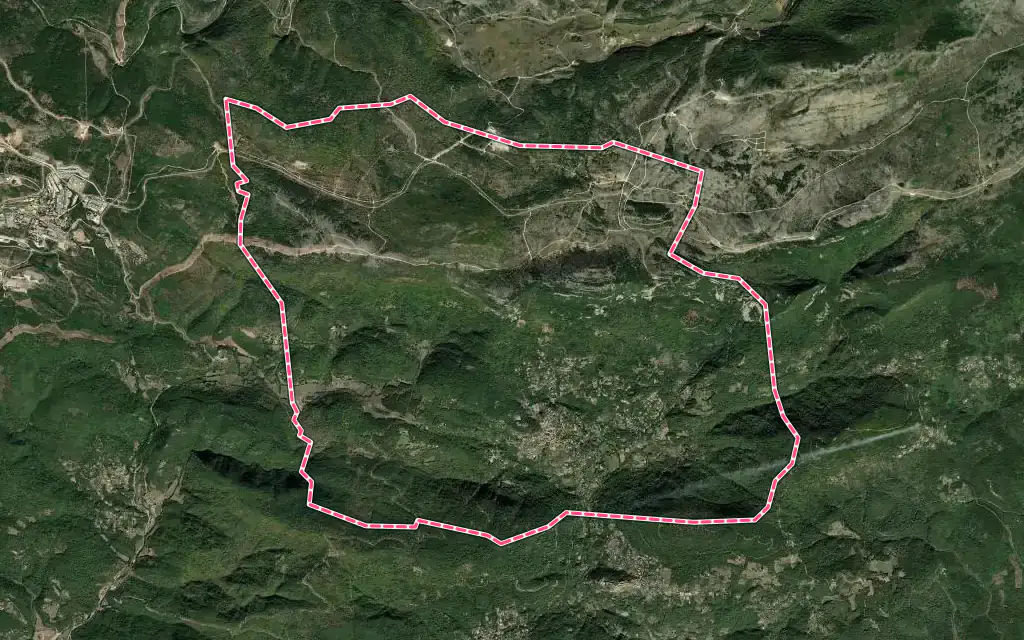 Vue satellite de Bargemon avec ses contours administratifs