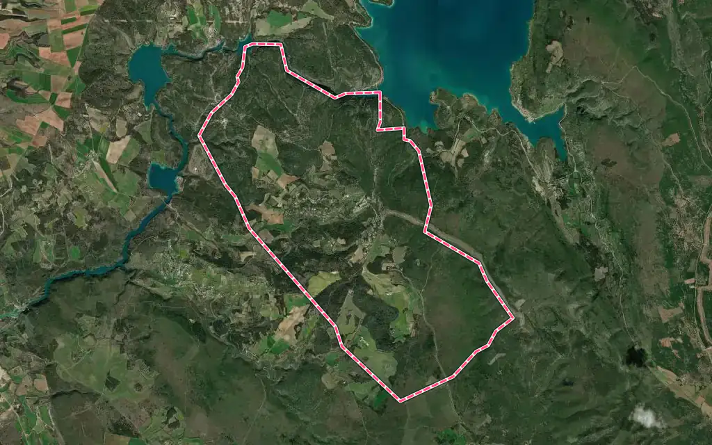 Vue satellite de Baudinard-sur-Verdon avec ses contours administratifs