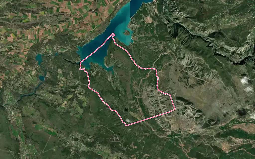 Vue satellite de Bauduen avec ses contours administratifs
