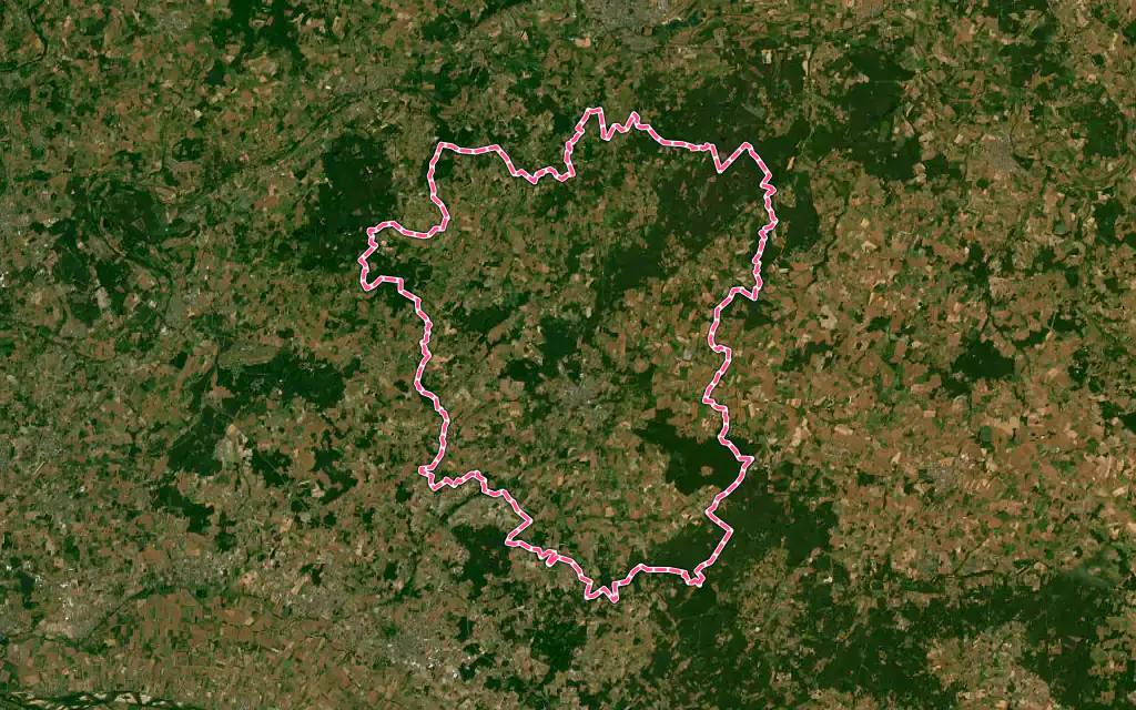 Vue satellite de Baugé-en-Anjou avec ses contours administratifs