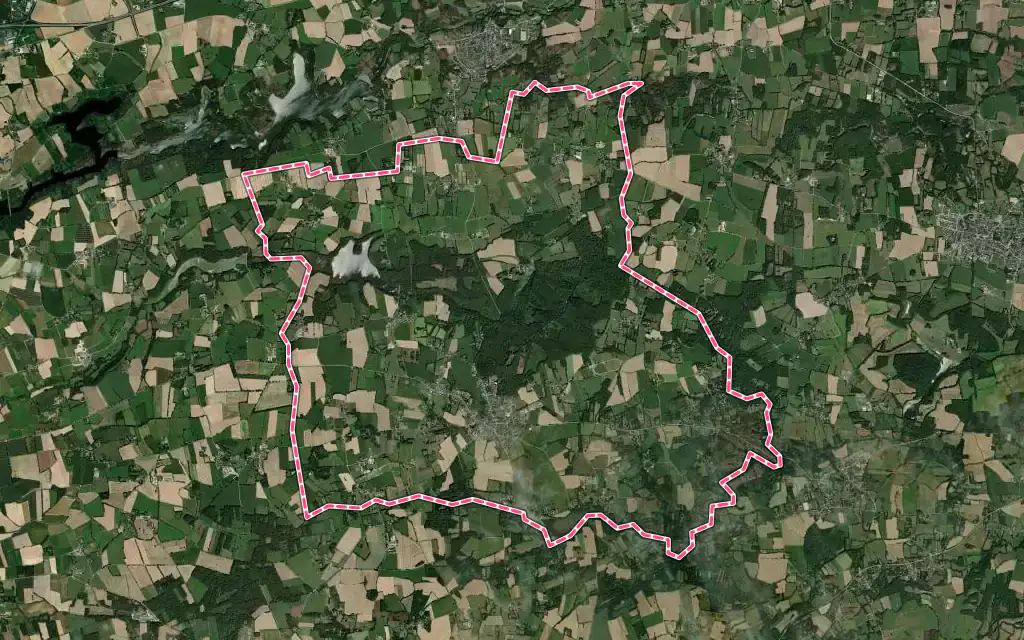 Vue satellite de Baulon avec ses contours administratifs
