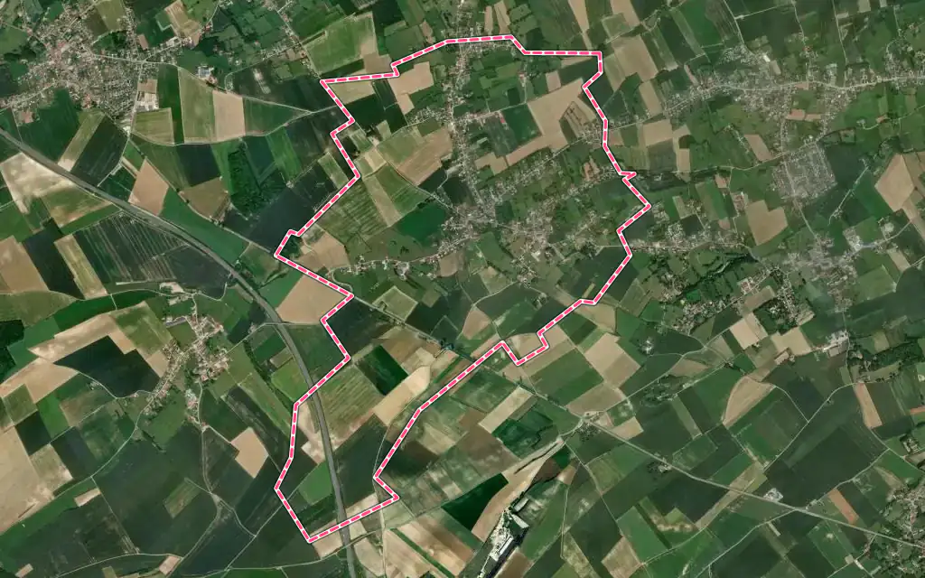 Vue satellite de Bayenghem-lès-Éperlecques avec ses contours administratifs