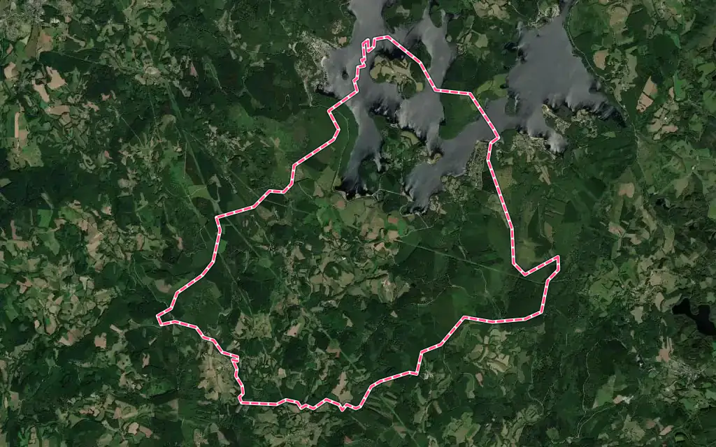 Vue satellite de Beaumont-du-Lac avec ses contours administratifs