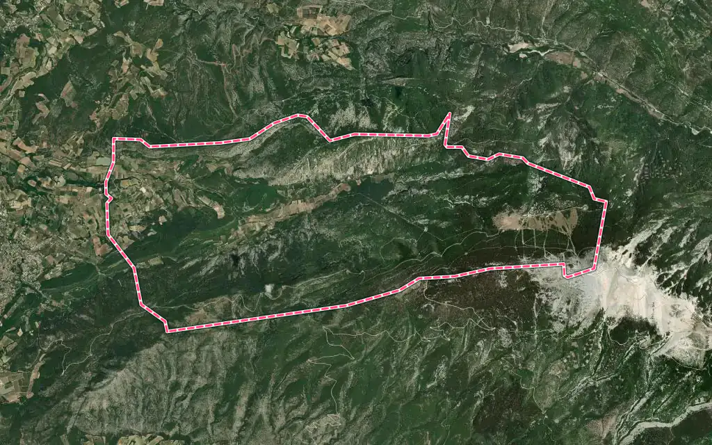 Vue satellite de Beaumont-du-Ventoux avec ses contours administratifs