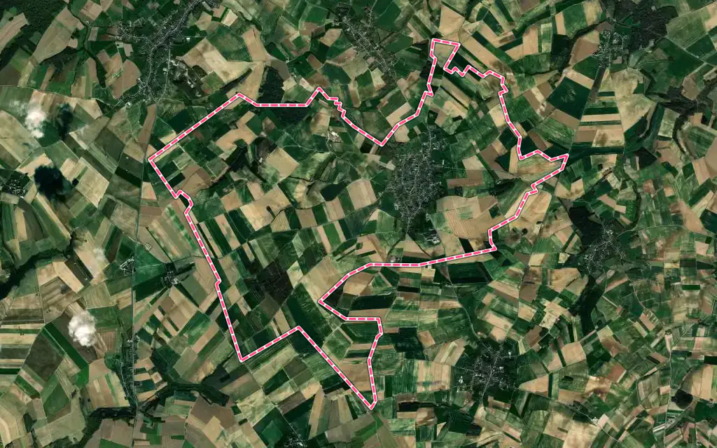 Vue satellite de Beauquesne avec ses contours administratifs