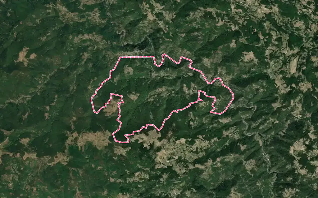 Vue satellite de Beauvène avec ses contours administratifs