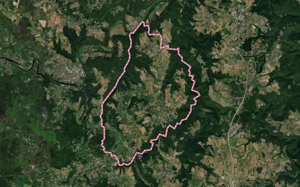 Vue satellite de Beaux avec ses contours administratifs
