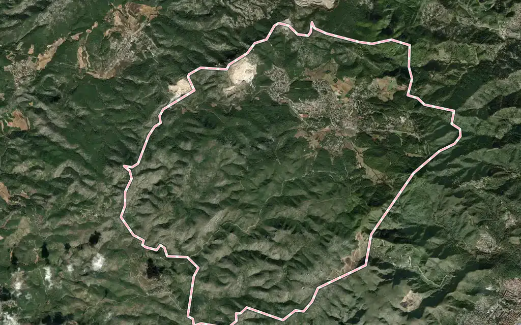 Vista satélite de Begues con su contorno administrativo
