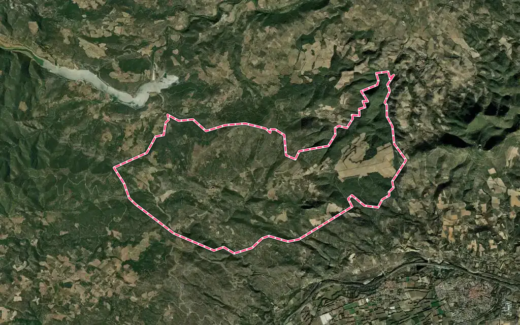 Vue satellite de Bélesta avec ses contours administratifs