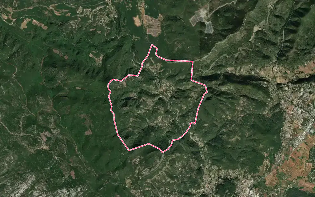 Vue satellite de Belgentier avec ses contours administratifs