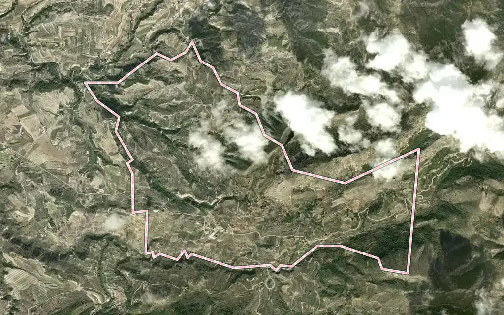 Vista satélite de Benasau con su contorno administrativo