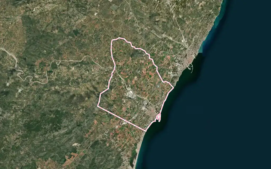 Vista satélite de Benicarló con su contorno administrativo