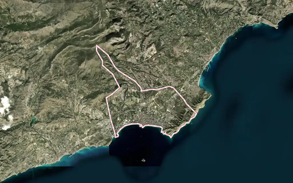 Vista satélite de Benidorm con su contorno administrativo