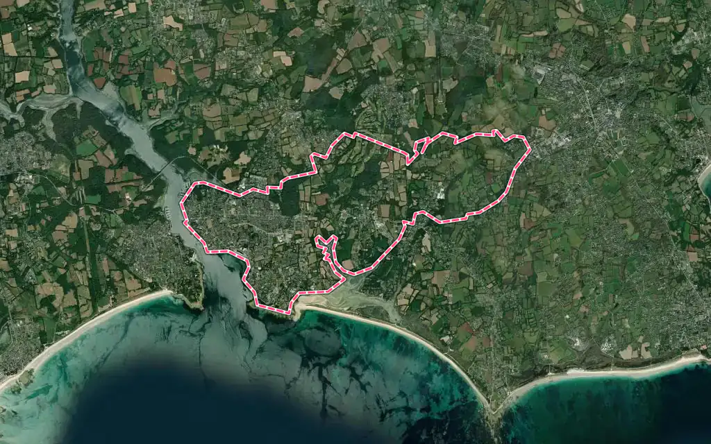 Vue satellite de Bénodet avec ses contours administratifs
