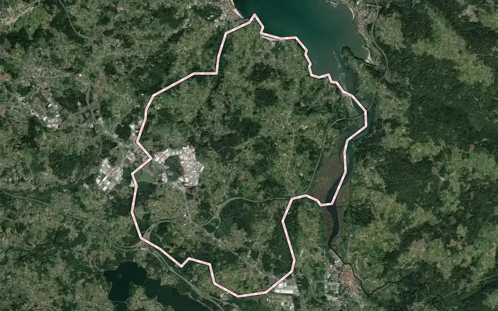 Vista satélite de Bergondo con su contorno administrativo