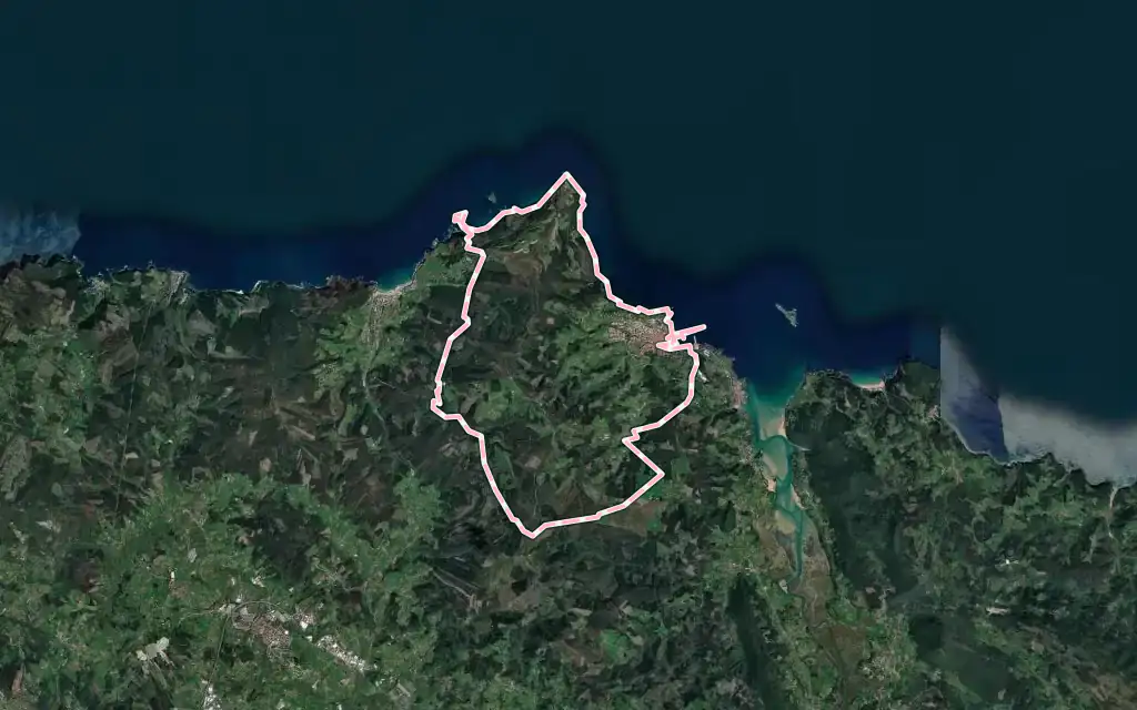 Vista satélite de Bermeo con su contorno administrativo
