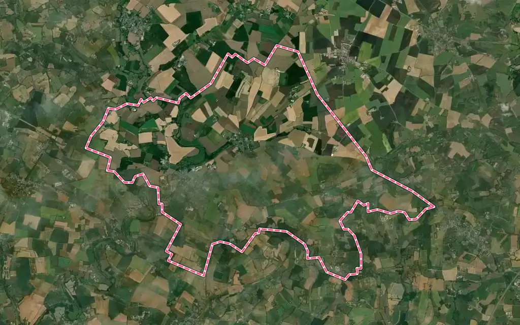 Vue satellite de Bernay-Neuvy-en-Champagne avec ses contours administratifs
