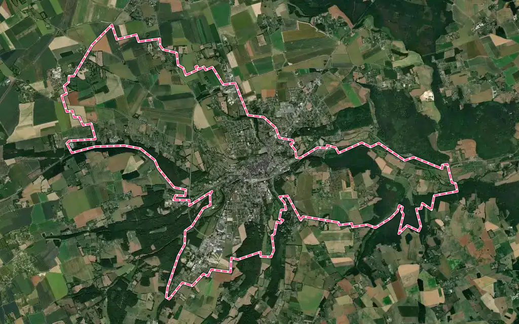 Vue satellite de Bernay avec ses contours administratifs