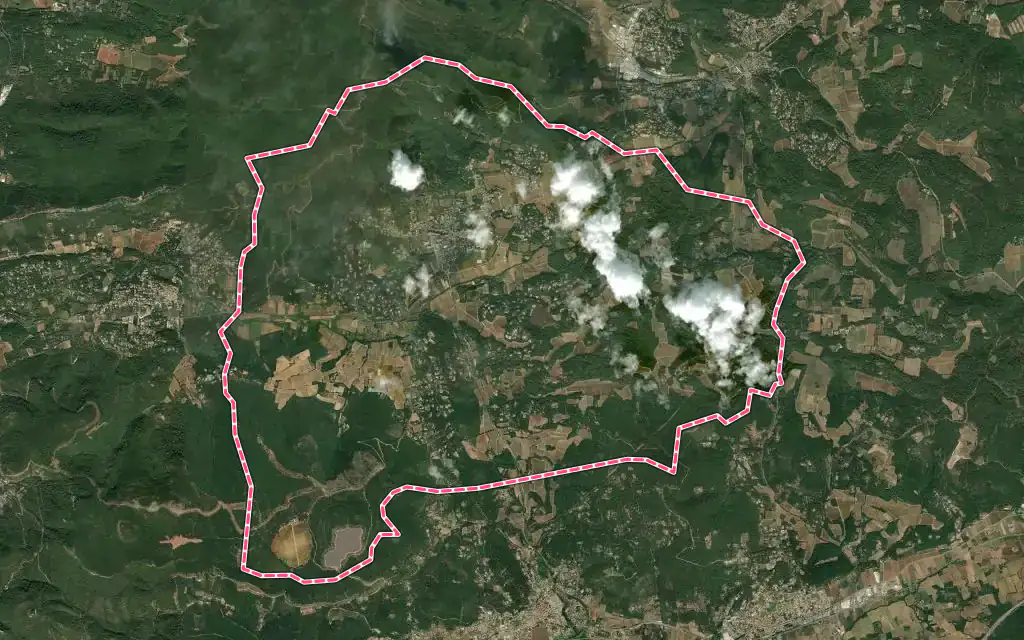Vue satellite de Besse-sur-Issole avec ses contours administratifs