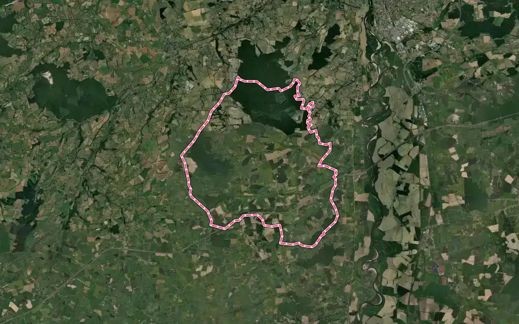 Vue satellite de Besson avec ses contours administratifs