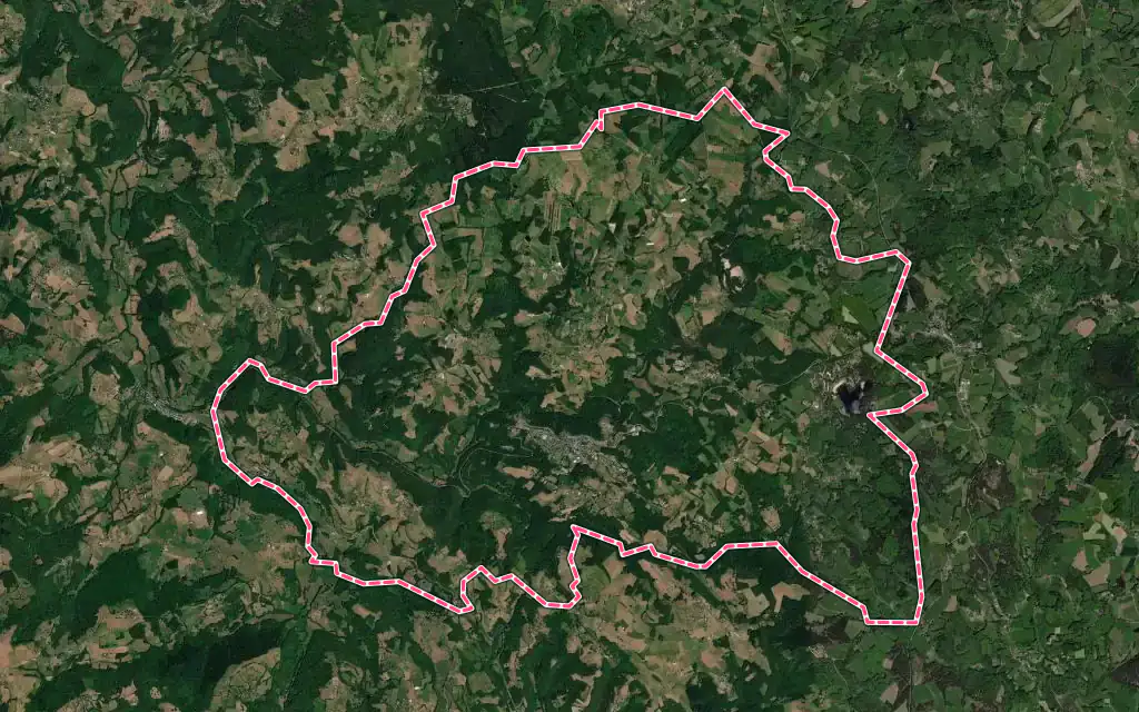 Vue satellite de Beynat avec ses contours administratifs