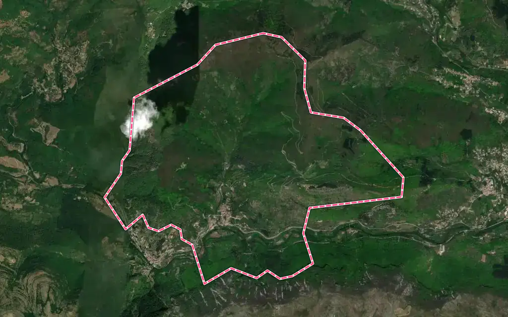 Vue satellite de Bez-et-Esparon avec ses contours administratifs
