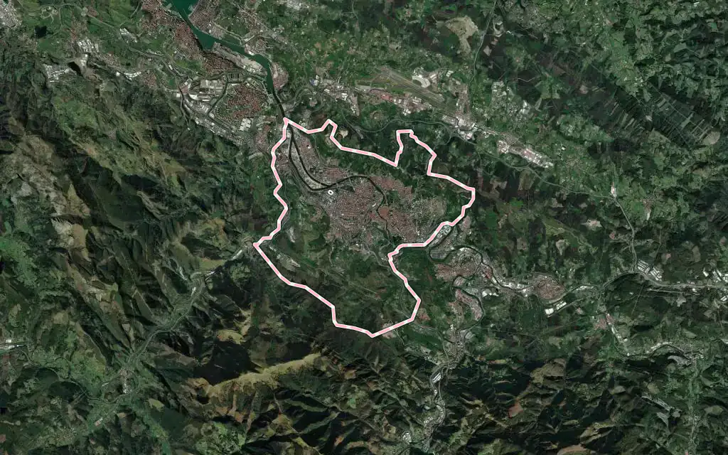 Vista satélite de Bilbao con su contorno administrativo