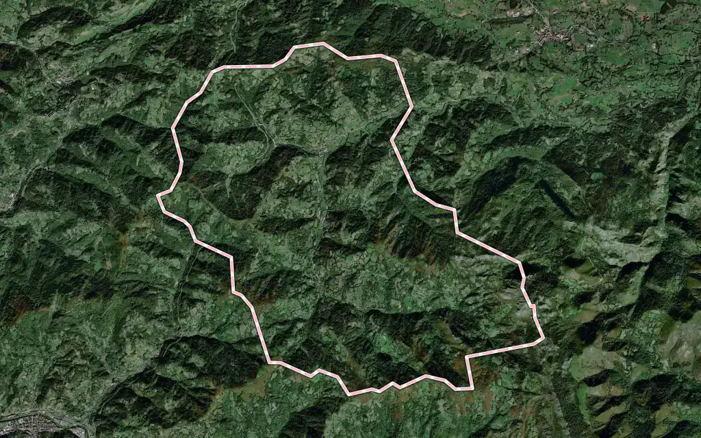 Vista satélite de Bimenes con su contorno administrativo