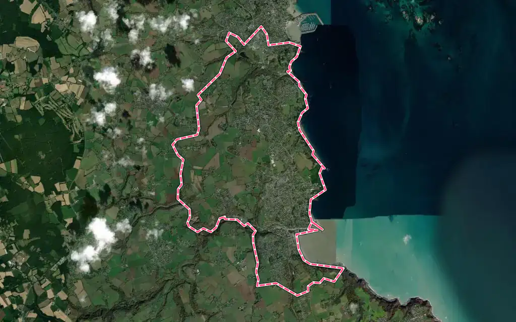 Vue satellite de Binic-Étables-sur-Mer avec ses contours administratifs