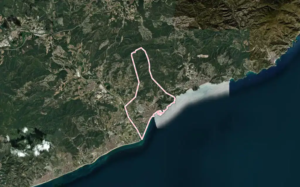 Vista satélite de Blanes con su contorno administrativo
