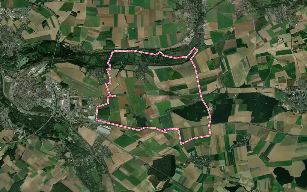 Vue satellite de Blangy-Tronville avec ses contours administratifs