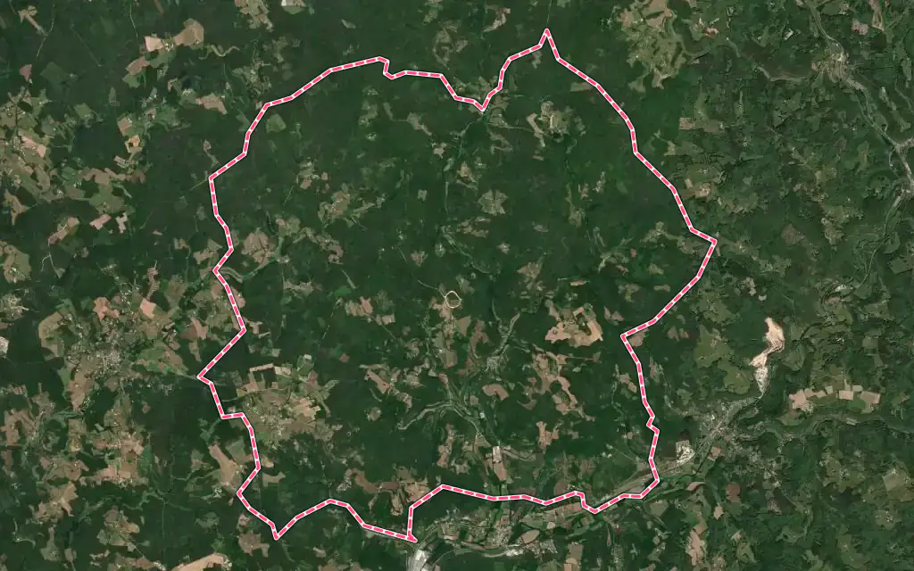 Vue satellite de Blanquefort-sur-Briolance avec ses contours administratifs