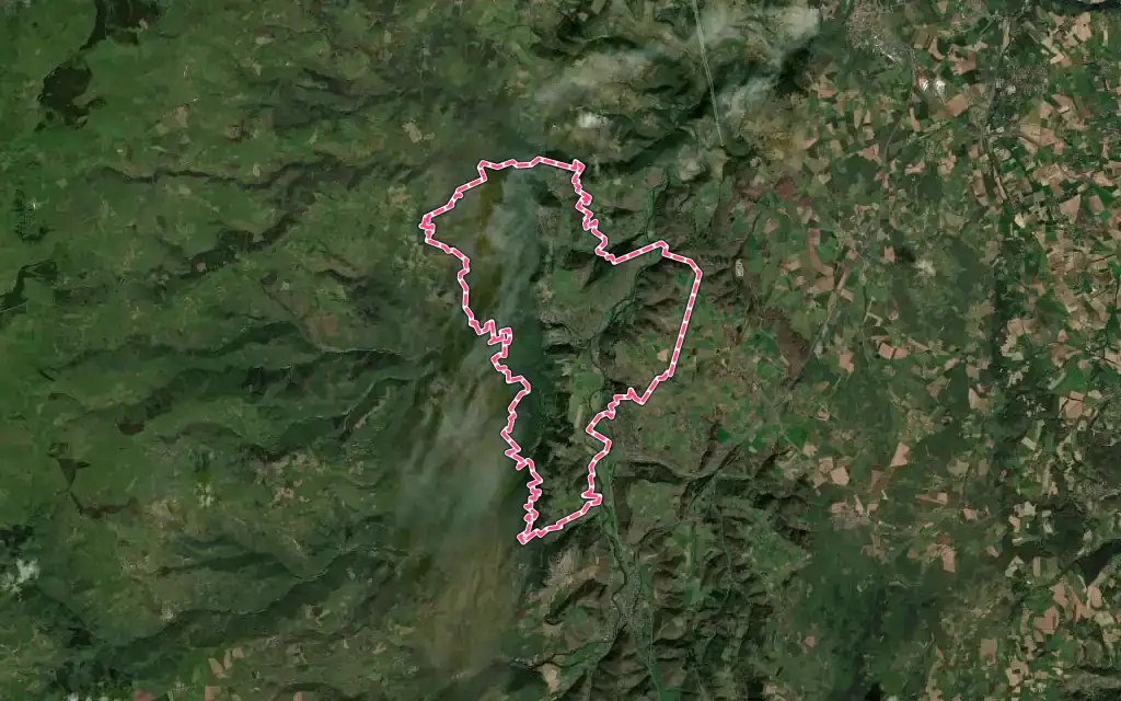 Vue satellite de Blesle avec ses contours administratifs
