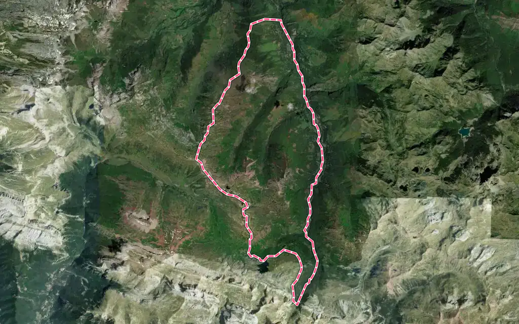 Vue satellite de Borce avec ses contours administratifs