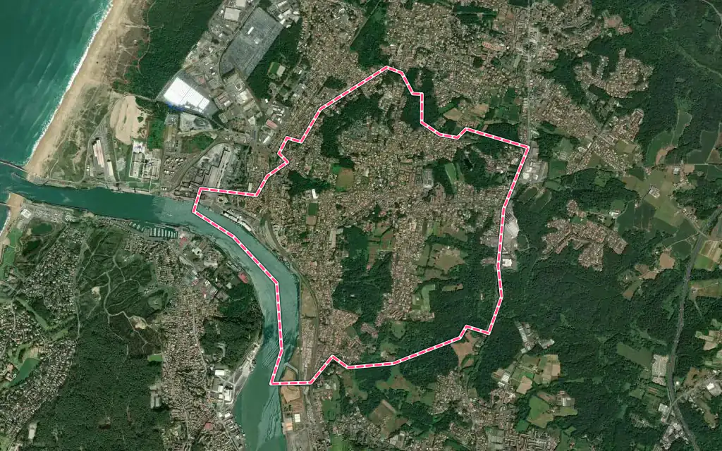Vue satellite de Boucau avec ses contours administratifs