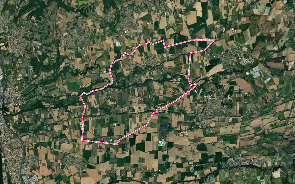 Vue satellite de Bougé-Chambalud avec ses contours administratifs