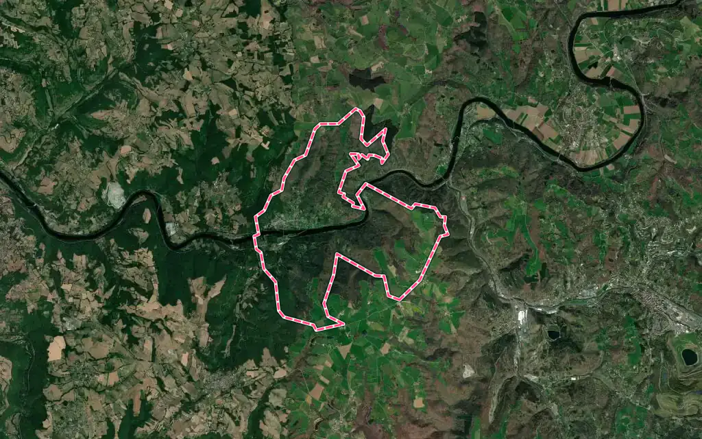 Vue satellite de Bouillac avec ses contours administratifs