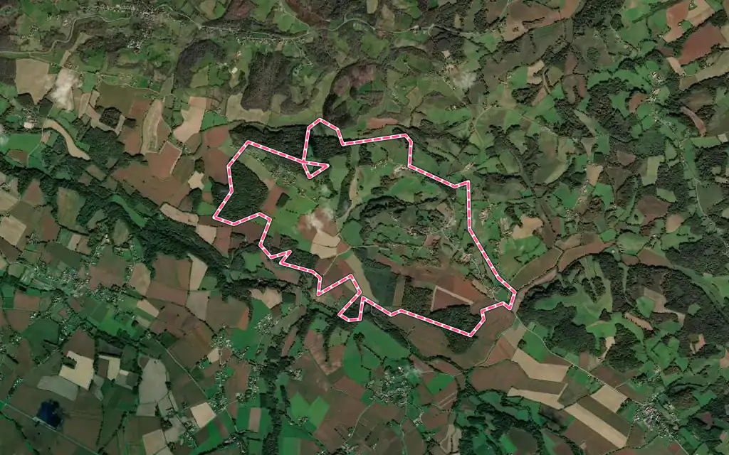 Vue satellite de Bouillon avec ses contours administratifs