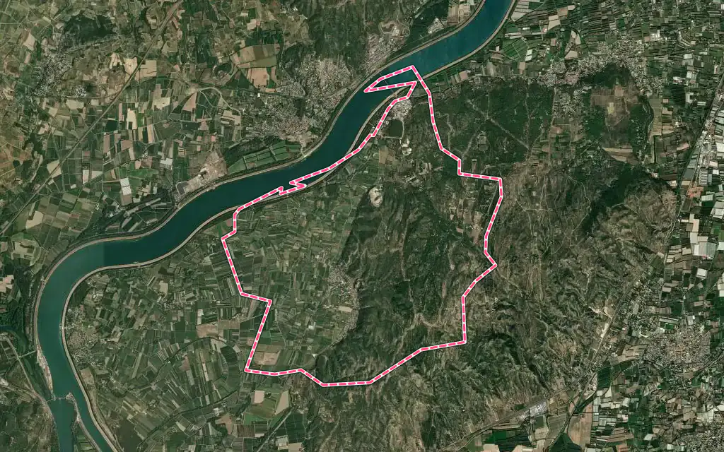 Vue satellite de Boulbon avec ses contours administratifs