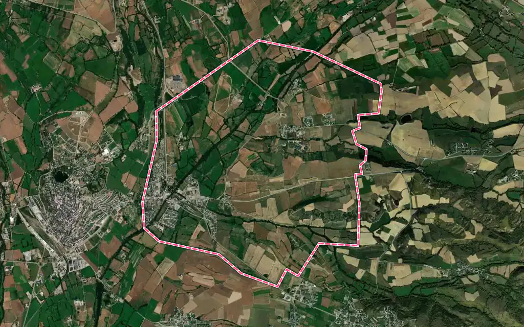 Vue satellite de Bourg-Madame avec ses contours administratifs