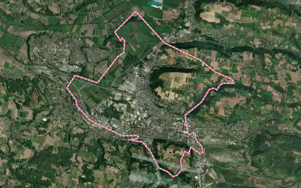 Vue satellite de Bourgoin-Jallieu avec ses contours administratifs