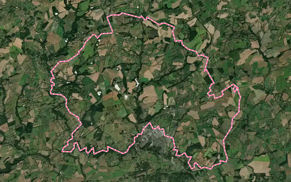 Vue satellite de Boussac-Bourg avec ses contours administratifs