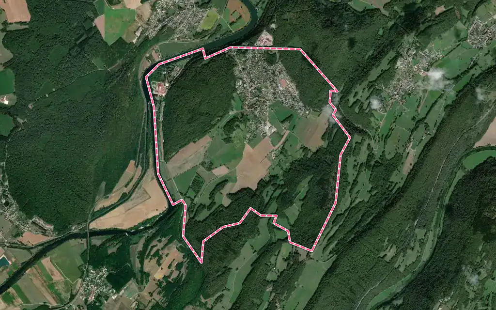 Vue satellite de Boussières avec ses contours administratifs