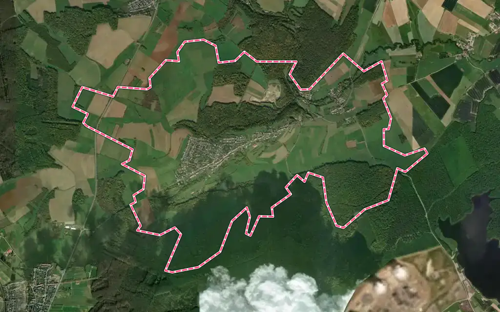 Vue satellite de Boust avec ses contours administratifs