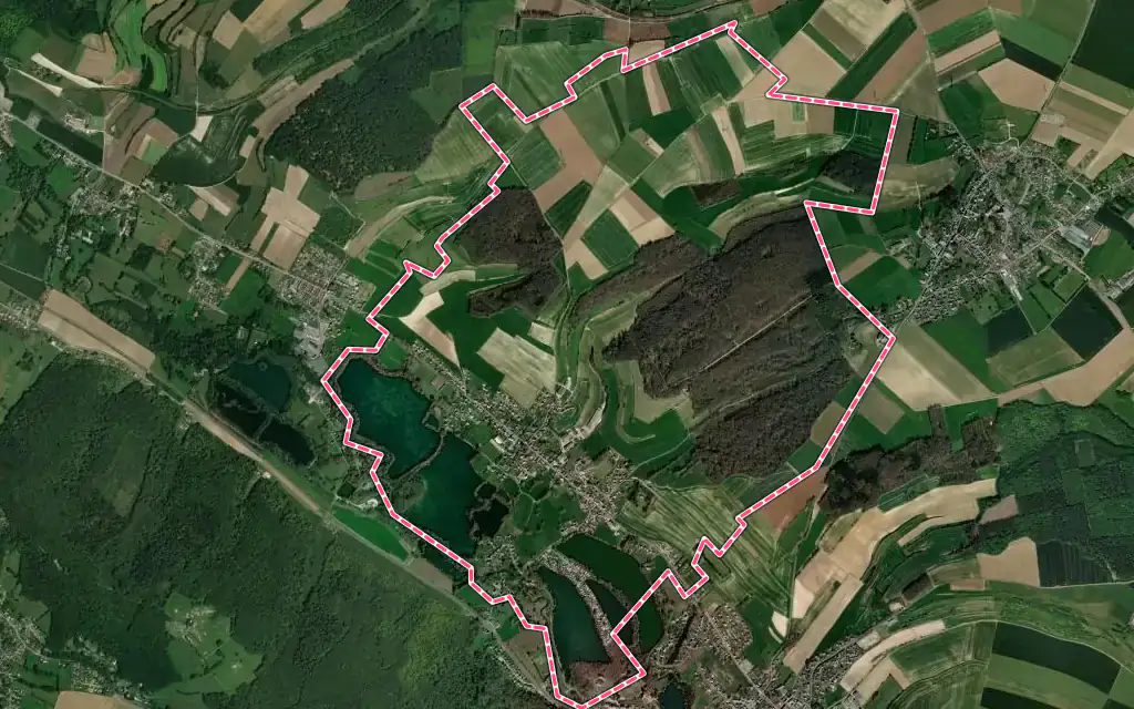 Vue satellite de Bouvaincourt-sur-Bresle avec ses contours administratifs