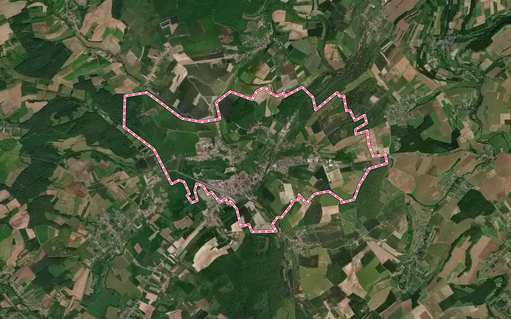 Vue satellite de Bouzonville avec ses contours administratifs