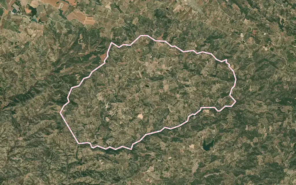 Vista satélite de Bovera con su contorno administrativo