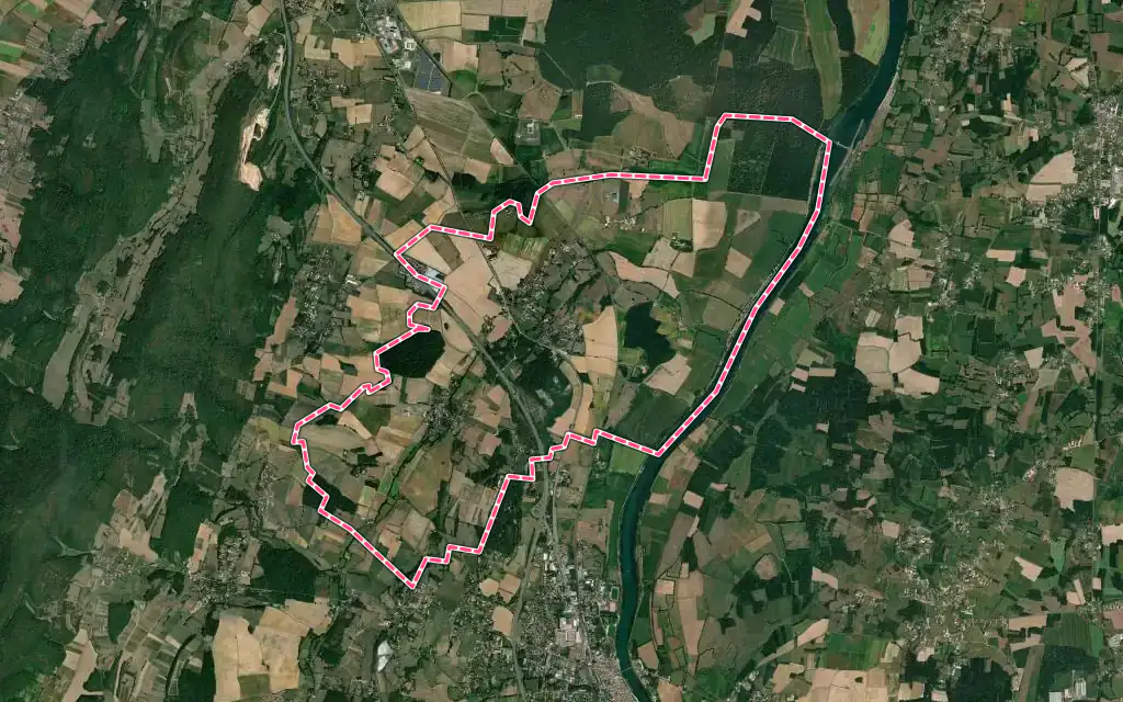 Vue satellite de Boyer avec ses contours administratifs