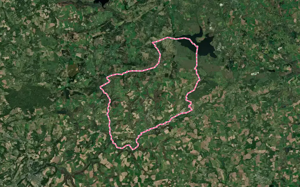 Vue satellite de Brasparts avec ses contours administratifs