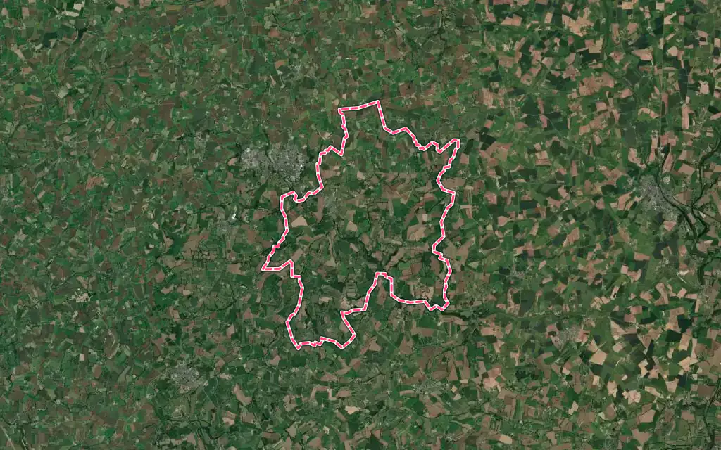 Vue satellite de Brecé avec ses contours administratifs